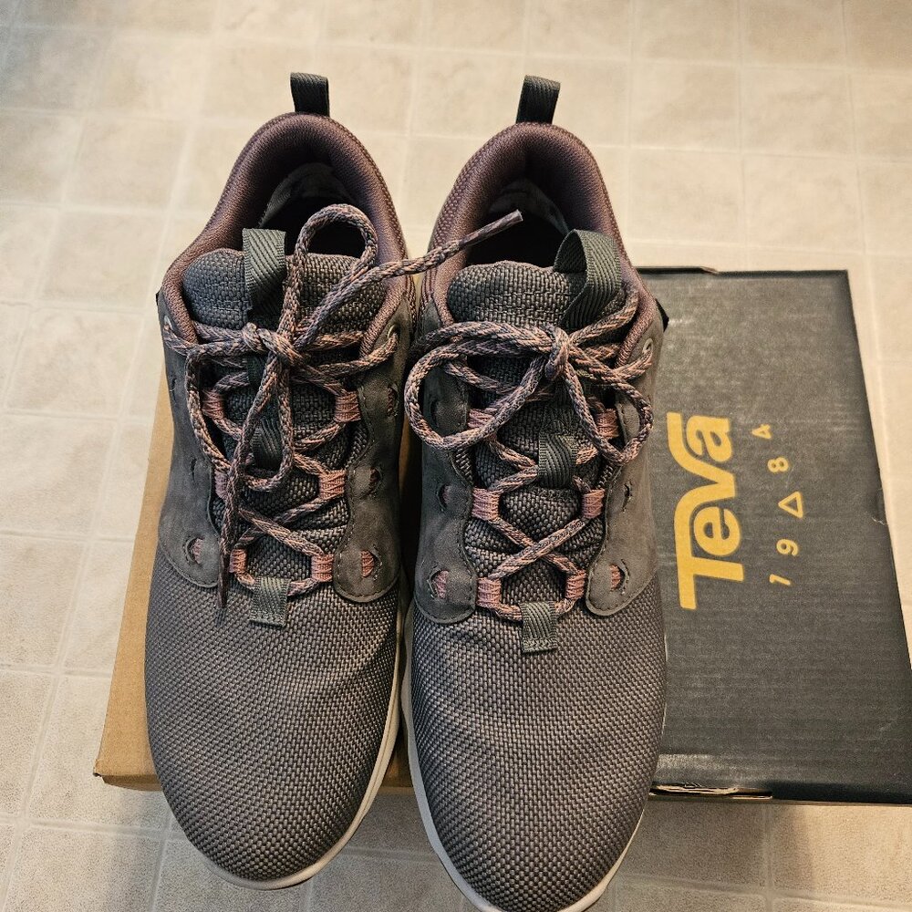 NEW Teva Canyonview hiking shoe
